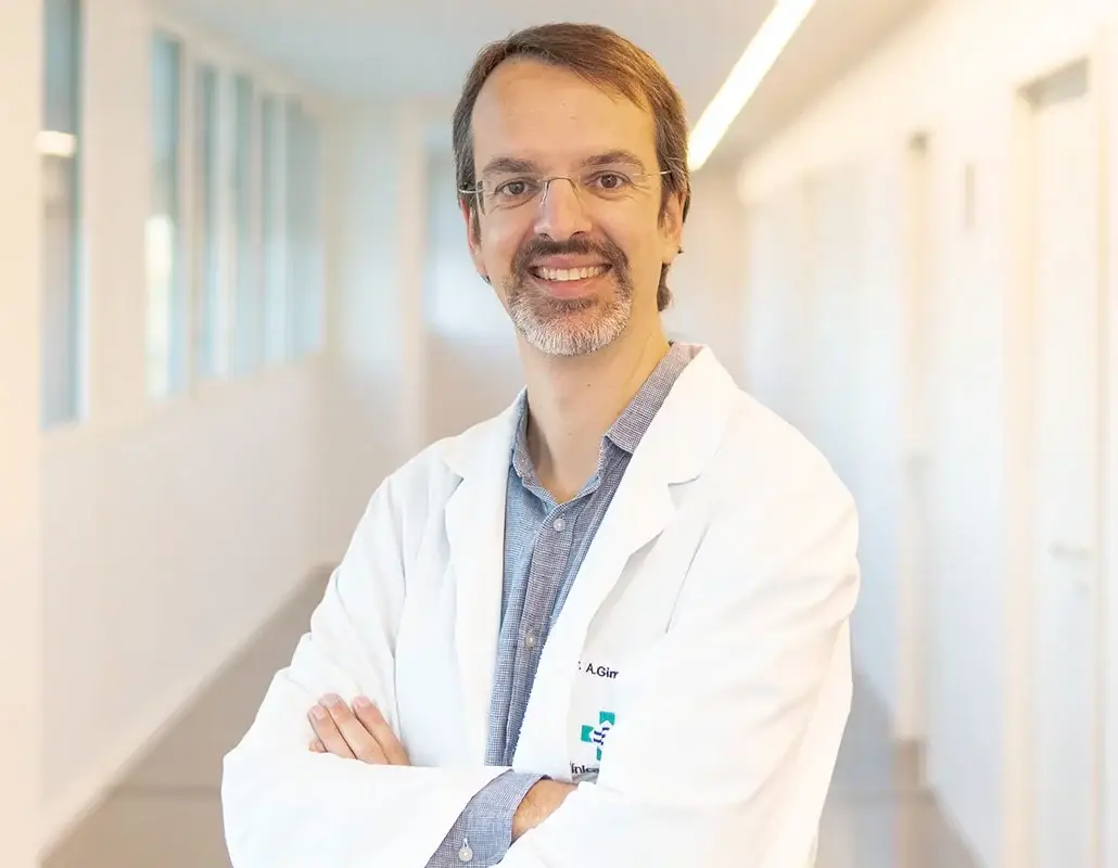 Dr Alex Giménez oftalmóleg especialista cataratas uveítis Girona
